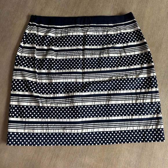 Vineyard Vines Navy and White Patterned Mini Skirt - Picture 4 of 5
